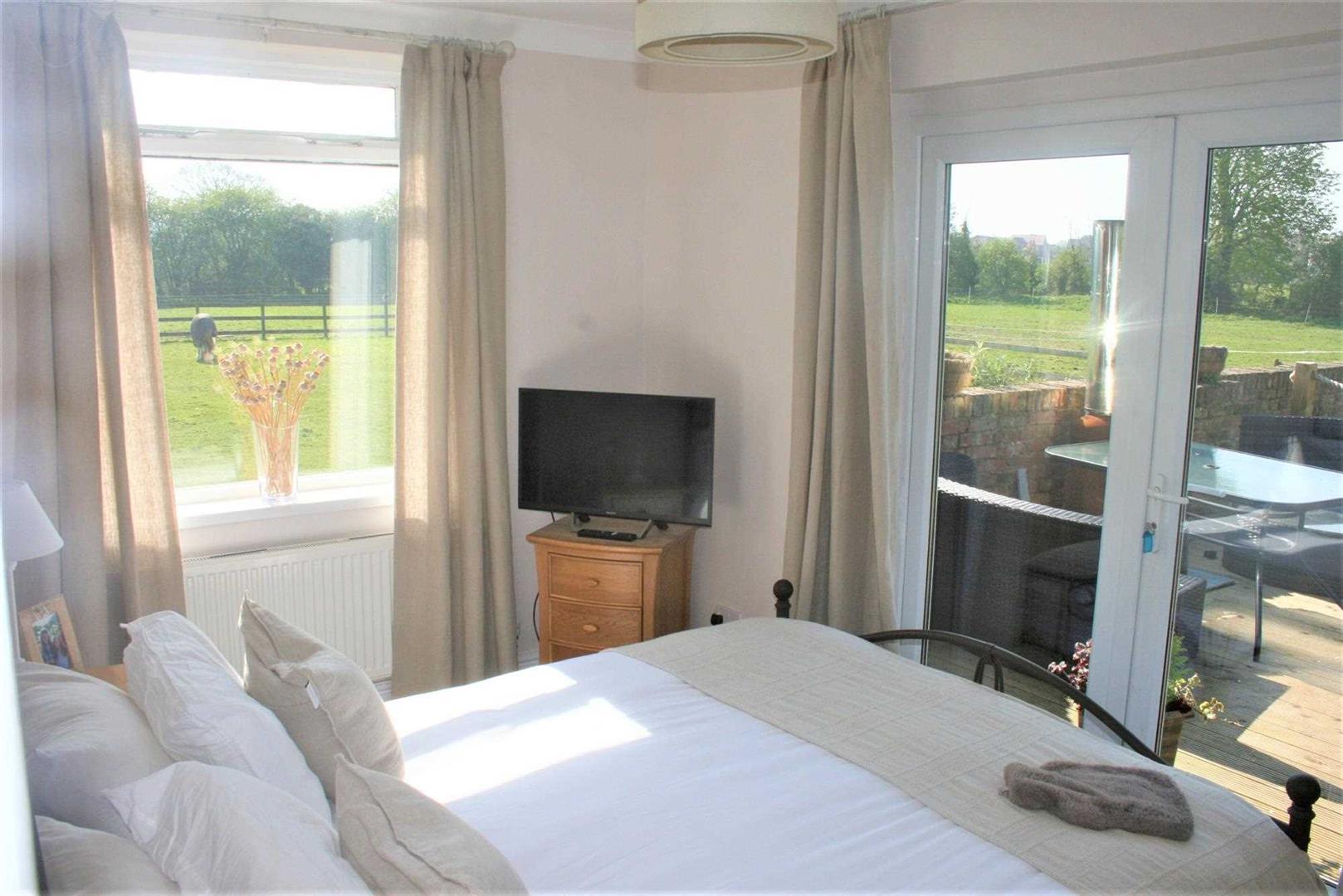 3 bed property in Longholme Farm, Retford